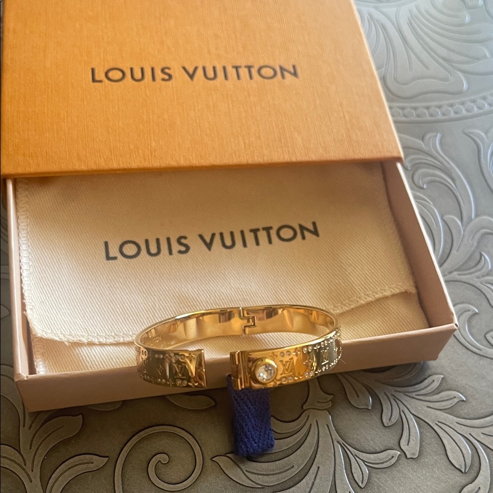 Louis Vuitton Elegant Gold Bangle - Picture 2 of 5